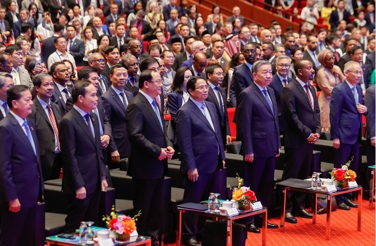 Party General Secretary To Lam, Prime Minister Pham Minh Chinh, and other delegates attend the opening ceremony of the summit (Photo: VGP)