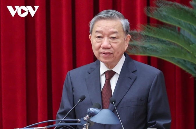 Party General Secretary To Lam speaks at the event