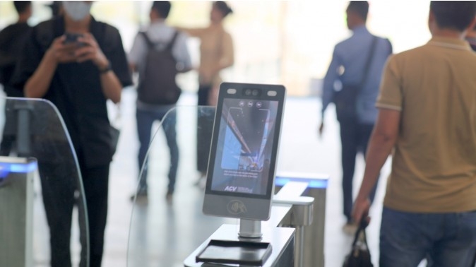 Passengers can access aircraft automatically via the E-gate system