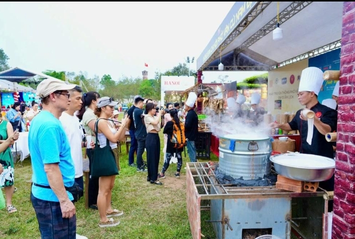 Visitors at the Pho Festival 2025 (Photo: plo.vn)