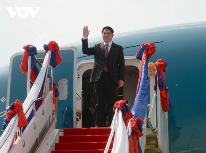 President Luong Cuong arrives in Laos for state visit