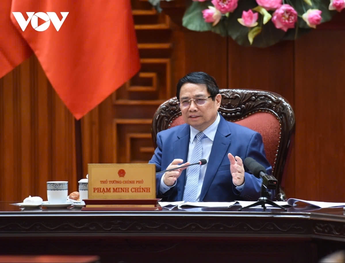 Prime Minister Pham Minh Chinh chairs a meeting with leaders of relevant ministries and agencies in Hanoi on April 29, examining preparations for coming trade negotiations with the United States