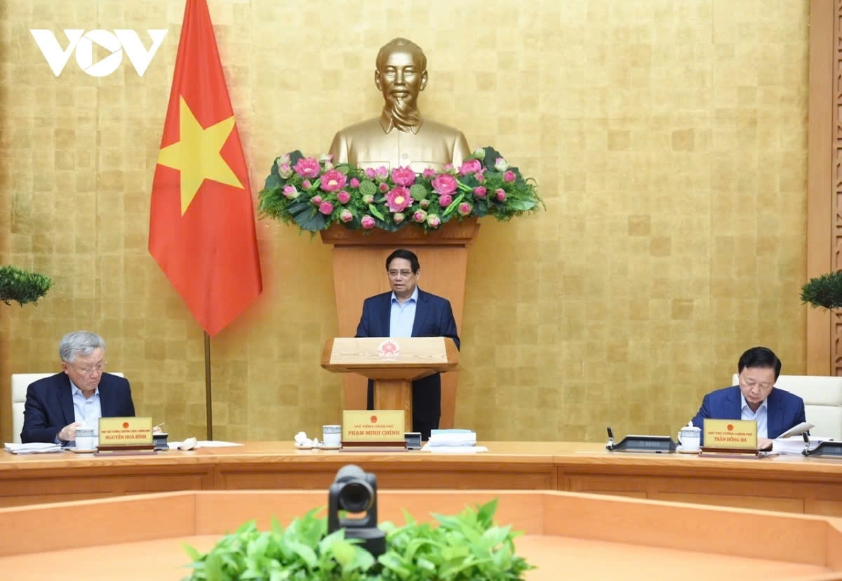 Prime Minister Pham Minh Chinh speaks at the thematic session on law-making in Hanoi on April 13