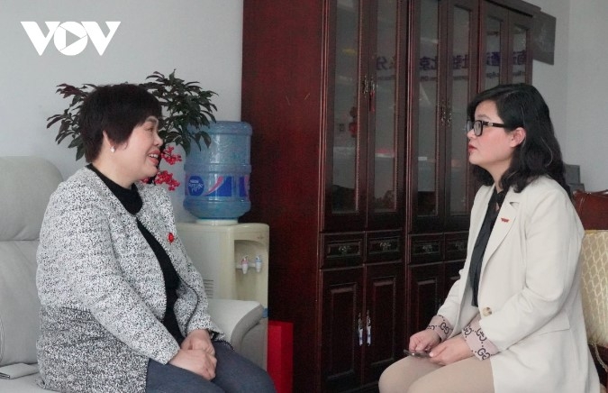 Prof. Pan Jin’e speaks to a VOV reporter