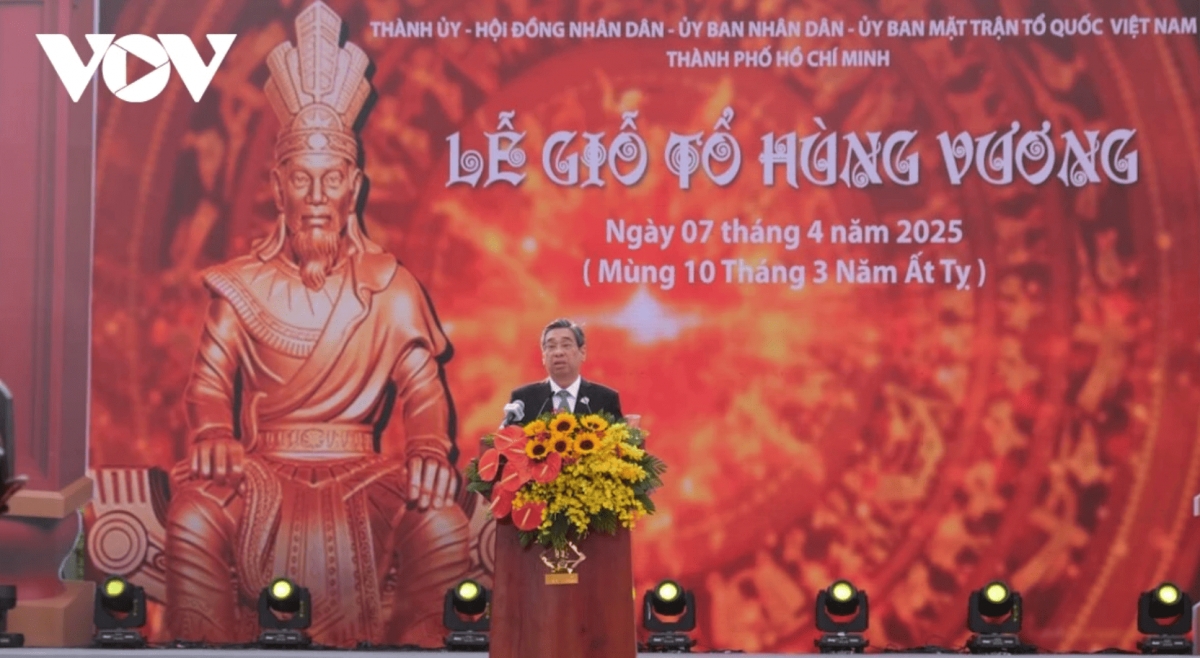  Nguyen Phuoc Loc, deputy secretary of the City Party Committee and chairman of the Vietnam Fatherland Front Committee of Ho Chi Minh City, speak at the event.