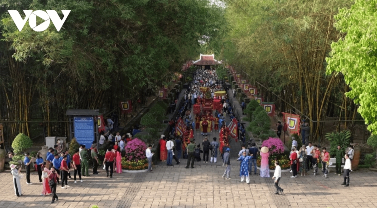 In Ho Chi Minh City, thousands of people respectfully attend a ceremony to mark the Hung Kings' death anniversary at the Hung Kings Memorial Area of Thu Duc City.