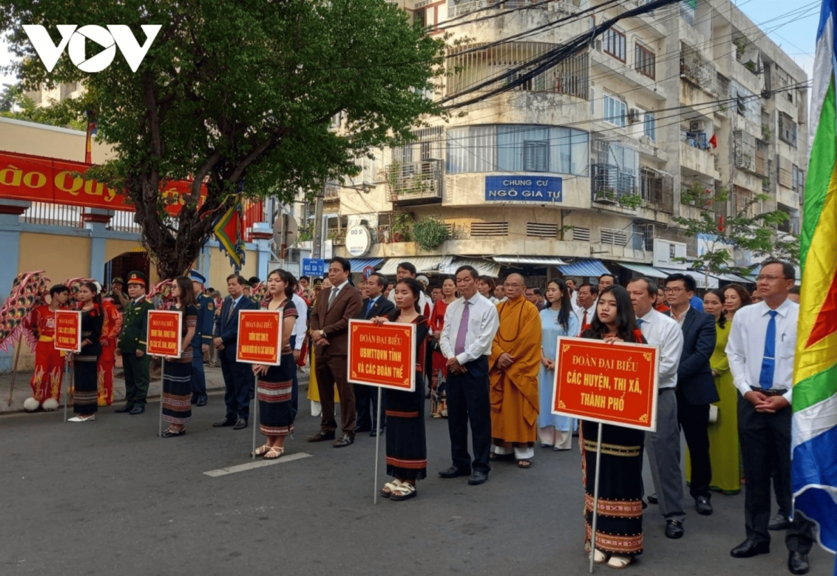 In the southcentral province of Khanh Hoa, a solemn ceremony is also held to commemorate the Hung Kings.