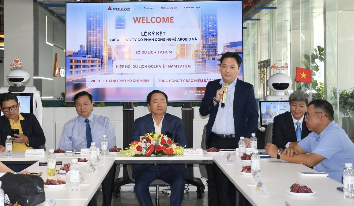 Le Truong Hien Hoa, deputy director of the Ho Chi Minh City Department of Tourism, speaks at the event (Photo: daidoanket.vn)