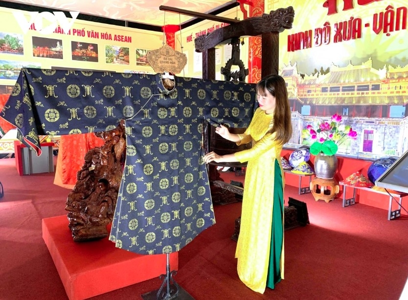 Hue's traditional long dress on show at the exhibition
