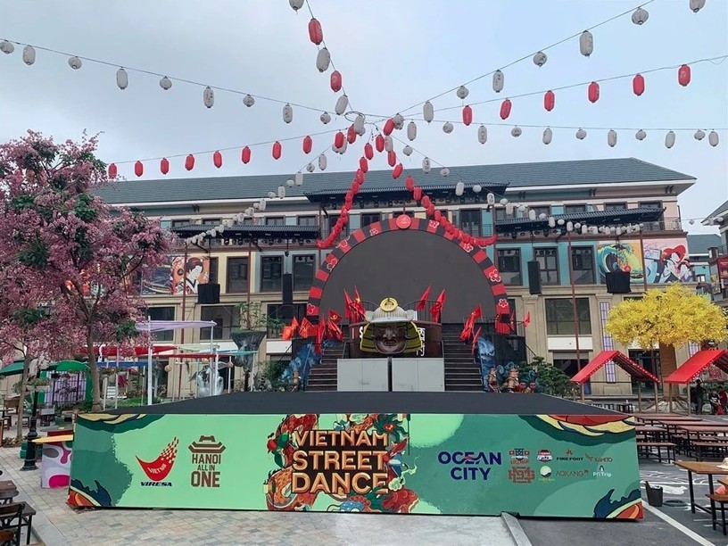 A 72-square-metre stage was installed on April 22, ready to welcome athletes for the upcoming competition. (Photo: Organising Board)