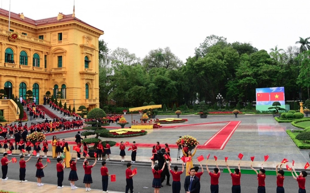 General Secretary of the Communist Party of China and President Xi Jinping is paying a state visit to Vietnam from April 14 to April 15 at the invitation of Party General Secretary To Lam and President Luong Cuong.