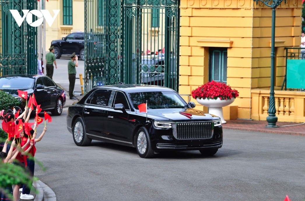 The motorcade of the Chinese high-level delegation proceeds to the President Palace.