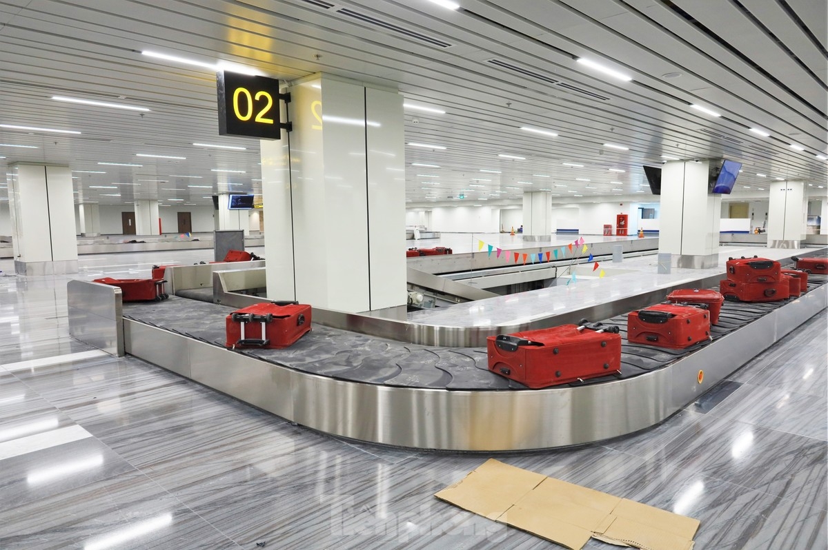 All luggage conveyor systems, baggage scanners, and automatic tray return systems have also been completed.