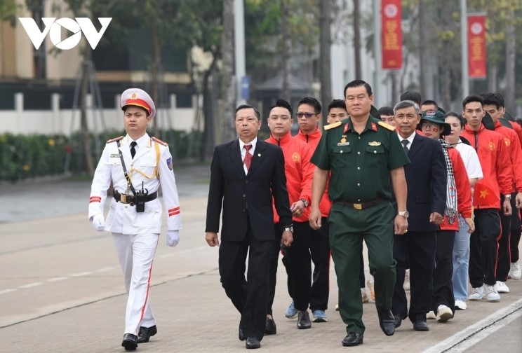 A delegation of sportsmen of the Vietnam People's Army visits the mausoleum.