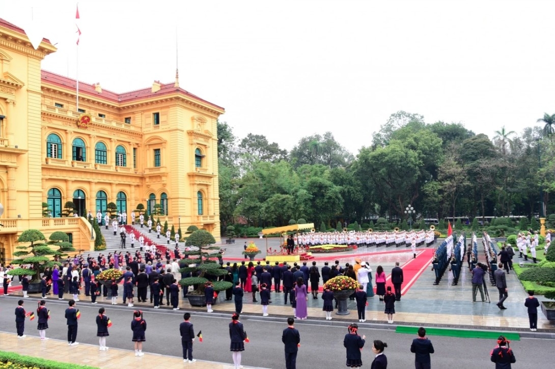 State President Luong Cuong and his spouse chaired a welcome ceremony in Hanoi on April 1 for King Philippe and Queen Mathilde of Belgium, who are paying a state visit to Vietnam from March 31 to April 4.