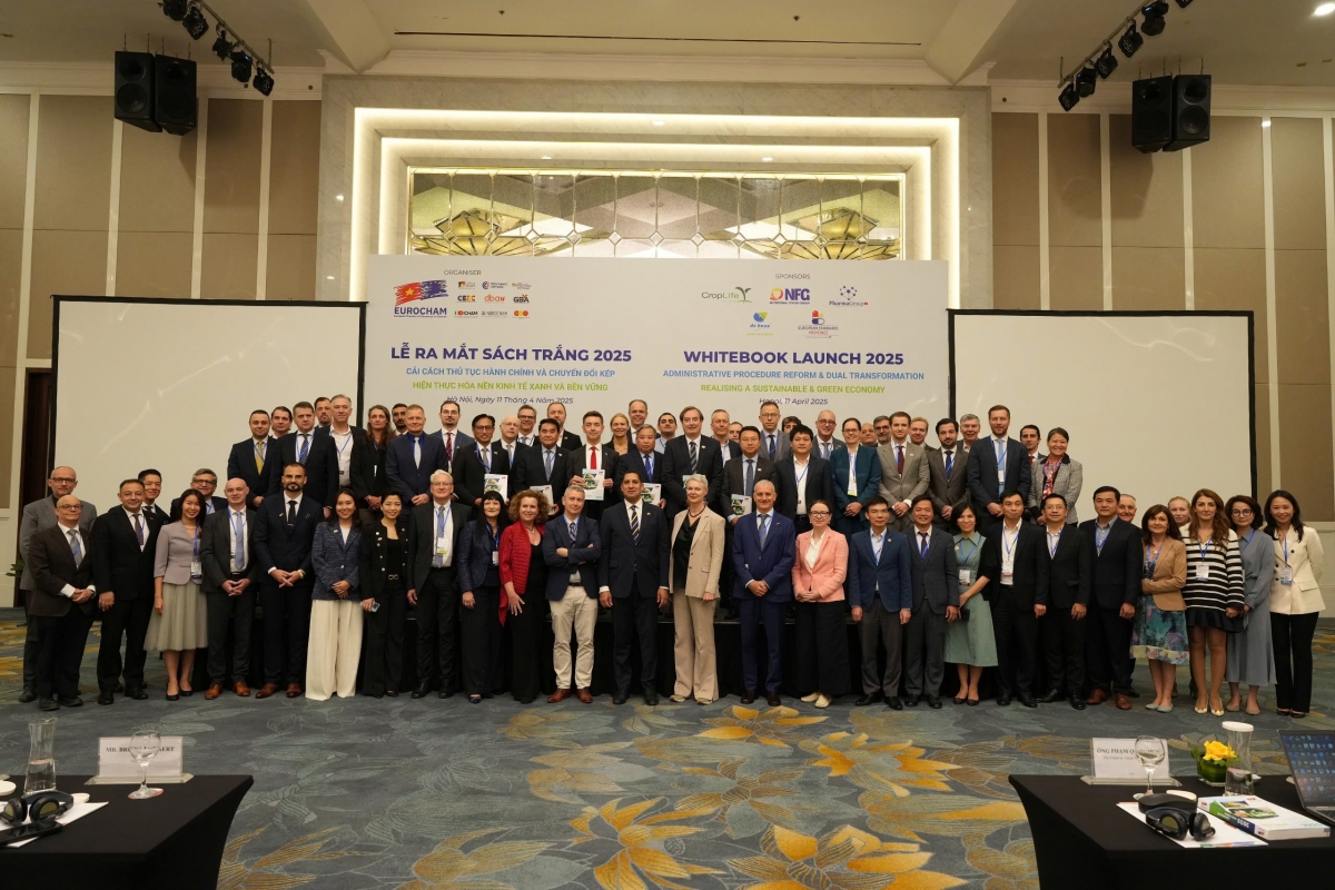 Delegates pose for a group photo