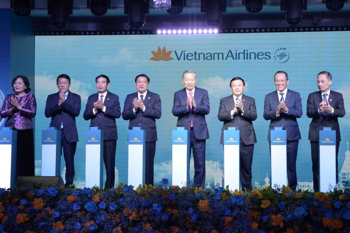General Secretary To Lam attends an inaugural ceremony of a direct flight route between Hanoi and Moscow on May 9 evening. Currently, Vietnam Airlines operates this route with a frequency of two flights per week and plans to increase the figure to three starting July 2026.