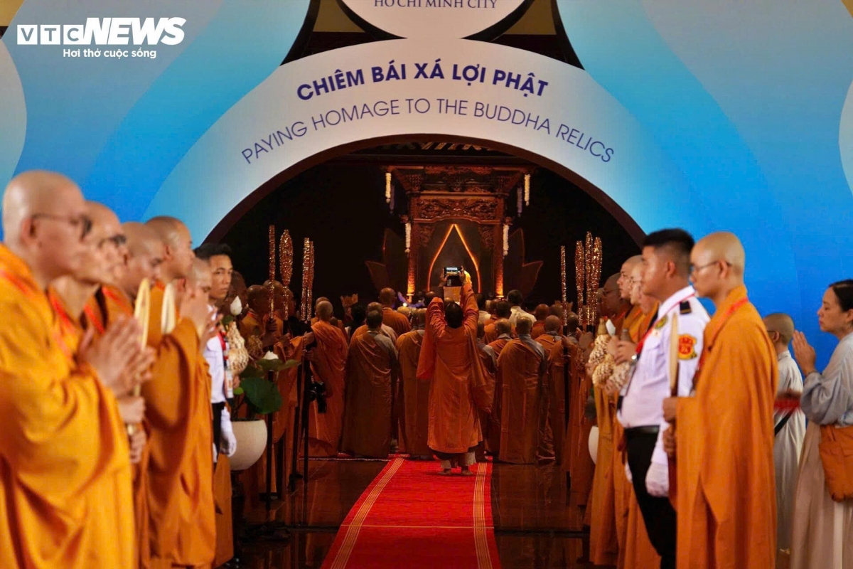 The ceremony is attended by Vietnamese Ambassador to India Nguyen Thanh Hai, and a 25-member delegation of the Vietnam Buddhist Sangha.