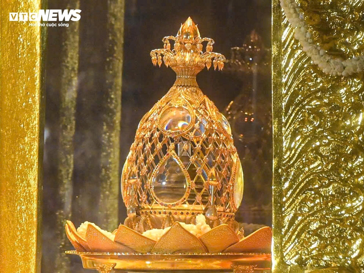 The close-up of the Buddha’s Sarira enshrined at Tam Chuc pagoda.
