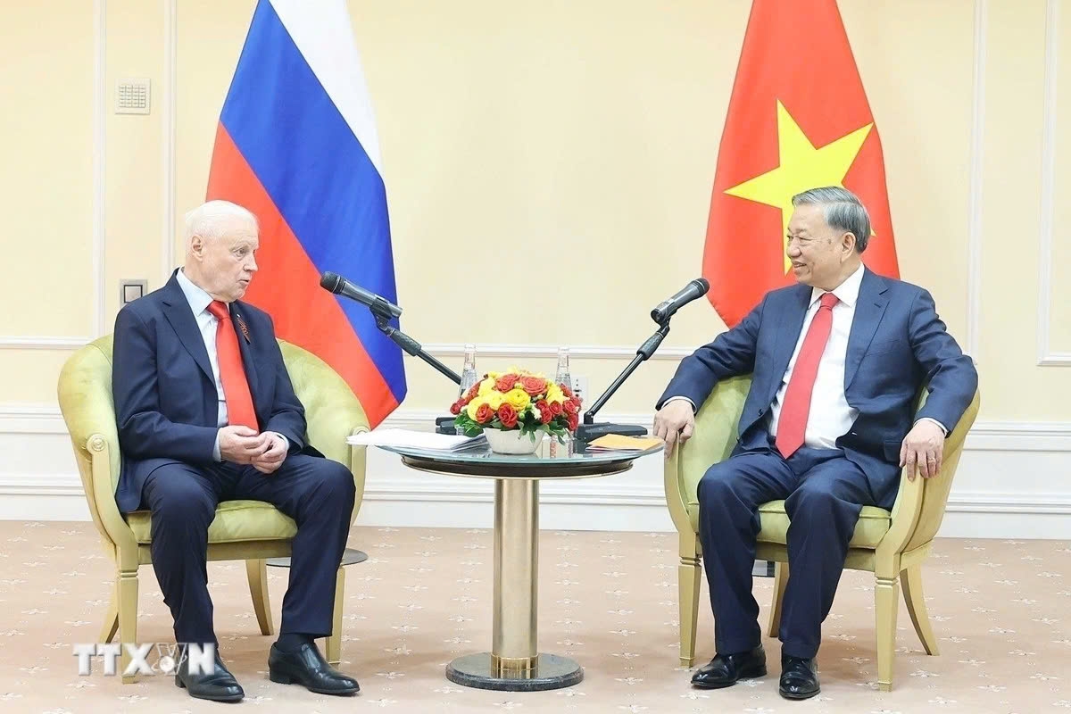 During his meeting with Sergey Mironov, chairman of the “A Just Russia - For Truth” Party on May 10 afternoon, General Secretary To Lam emphasises that Vietnam will continue to promote cooperation with Russia for the development and benefit of both peoples, as well as for peace, stability, and common prosperity. Meanwhile, Mironov reaffirms Russia’s appreciation of the relationship with Vietnam and praises Vietnam’s positions on issues related to Russia at international forums. (Photo: VNA)