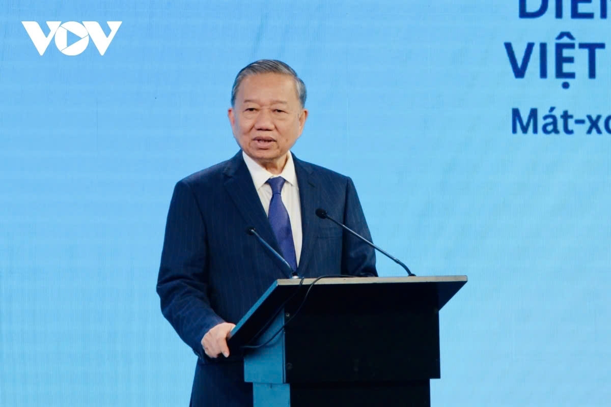 At the Vietnam–Russia Business Forum held on May 11 morning, General Secretary To Lam emphasises the goal of rapidly increasing two-way trade turnover to US$15 billion. He also witnesses the live-broadcast inauguration of the TH TRUE MILK fresh milk processing plant in Kaluga province and attends signing ceremonies for cooperation agreements between businesses of the two countries.