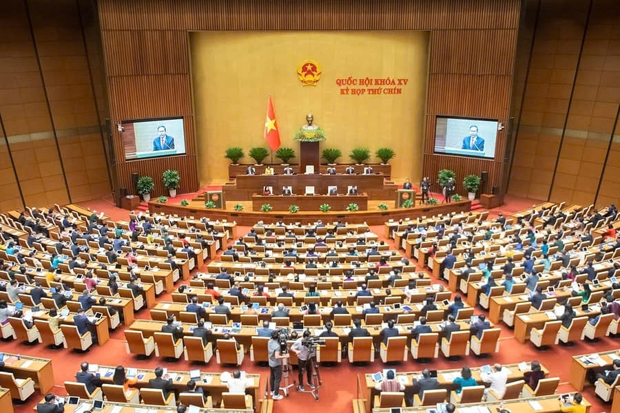 Deputies to the National Assembly debate a draft resolution on supplements and amendments to certain articles of the 2013 Constitution at its ongoing ninth session in Hanoi on May 14