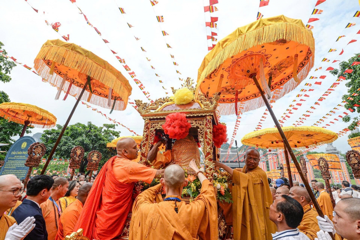 With the consent of the Governments of India and Vietnam, the Sarira has earlier been transported from India to Vietnam by air for veneration at the United Nations Day of Vesak 2025 in Ho Chi Minh City in early May.