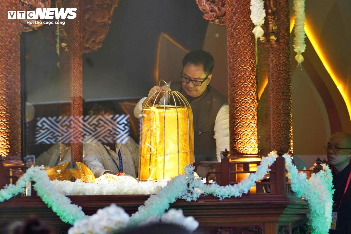A close-up of the Buddha’s relic, India’s national treasure, currently housed at Thanh Tam Pagoda.