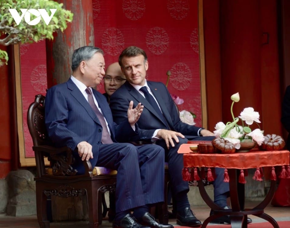 Party General Secretary To Lam and French President Emmanuel Macron at the Temple of Literature