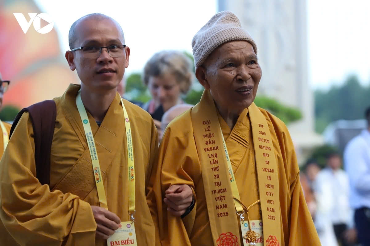 Vesak 2025 carries the theme: “Solidarity and Tolerance for Human Dignity: Buddhist Insights for World Peace and Sustainable Development.” With this theme, Vesak 2025 aims to uphold the spirit of unity and tolerance, placing humans at the centre of all actions. This spirit is not only a core teaching of Buddhism but also a fundamental principle of the United Nations.