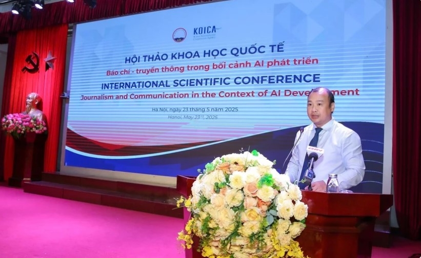 Permanent Deputy Minister of Culture, Sports, and Tourism Le Hai Binh speaks at the event.
