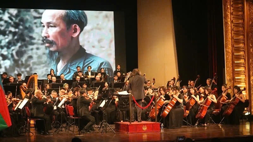 The Embassy of Azerbaijan in Vietnam hosts a special concert in Hanoi on May 26 evening, marking 107th Independence Day of Azerbaijan and the establishment of the Strategic Partnership between Vietnam and Azerbaijan. (Photo: nhandan.vn)