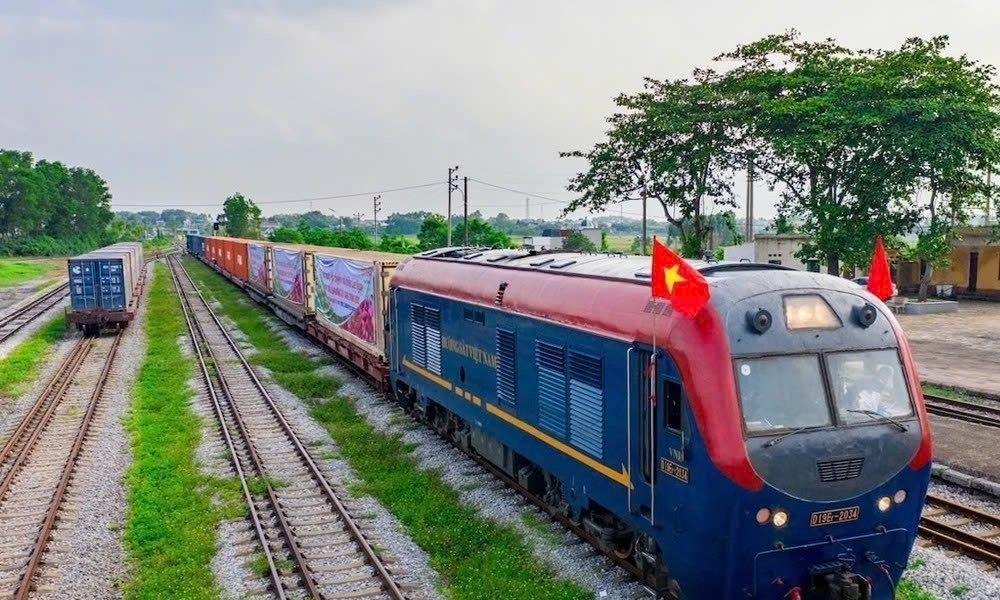 Lao Cai - Hanoi - Hai Phong railway project will span nearly 419 kilometers, with a total estimated investment of over US$8.3 billion. (Illustration)