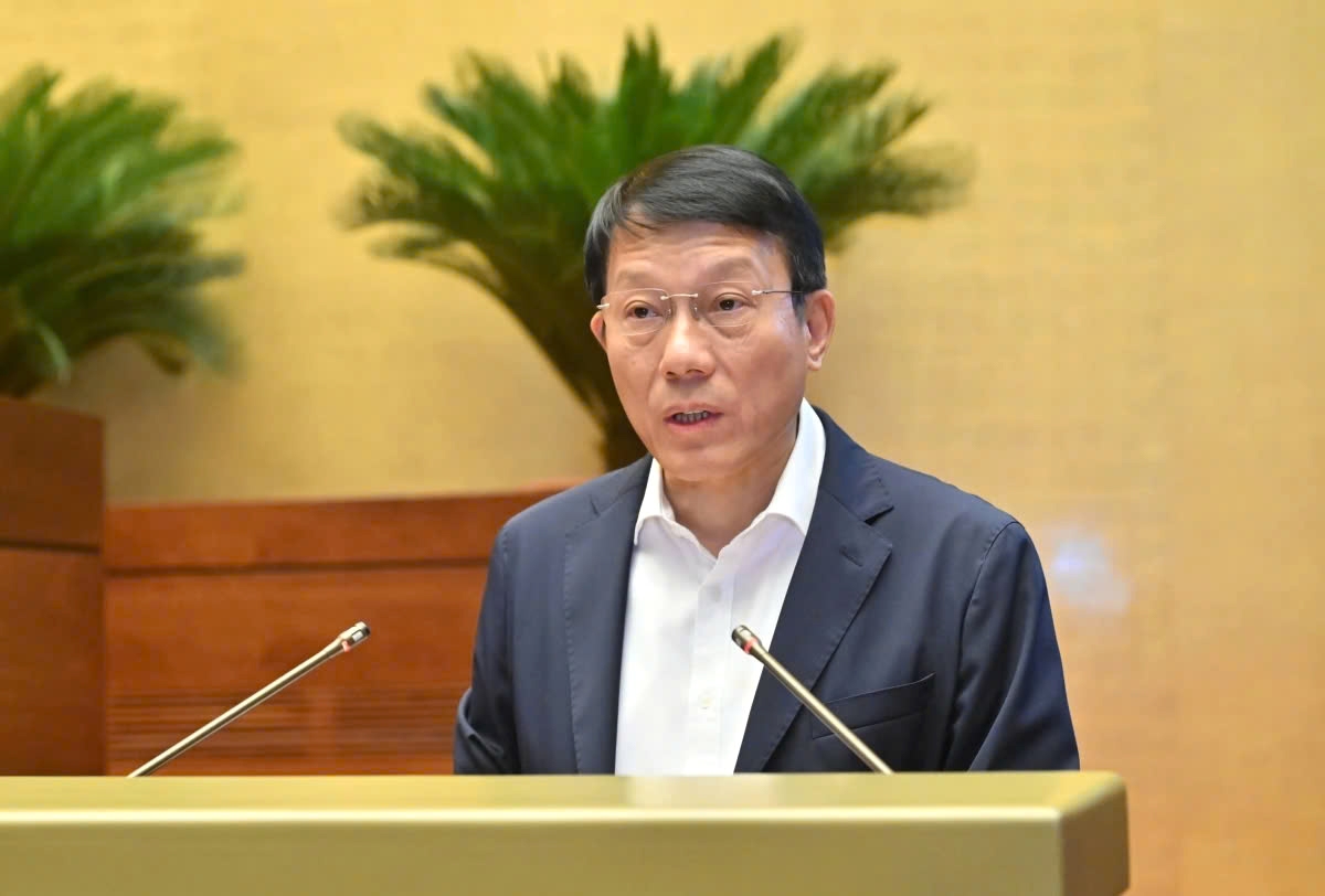 Minister of Public Security Luong Tam Quang presents a draft law on amendments to the Penal Code at the ongoing National Assembly session in Hanoi on May 20. (Photo: quochoi.vn)