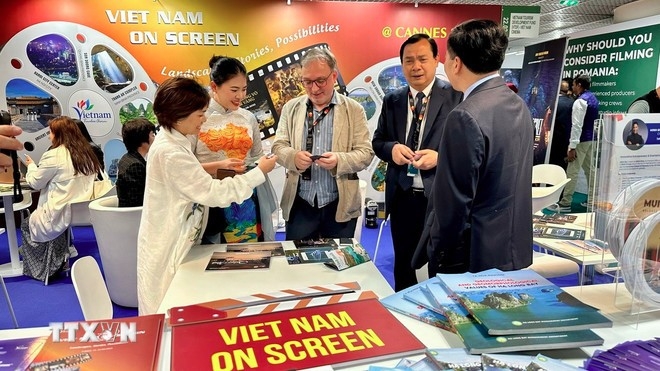 Nguyen Trung Khanh, Director General of the Vietnam National Authority of Tourism, introduces Vietnam’s scenic landscapes and filming potential to international partners