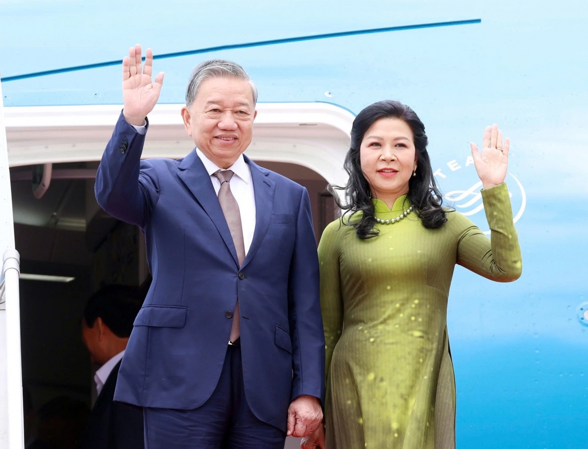 Vietnamese Party General Secretary To Lam and his spouse