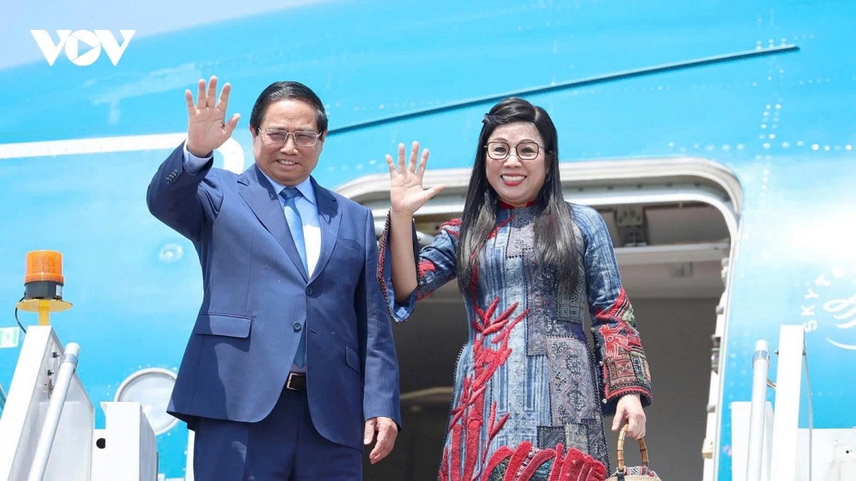 Prime Minister Pham Minh Chinh and his spouse return to Hanoi on May 28, concluding a working trip to Malaysia