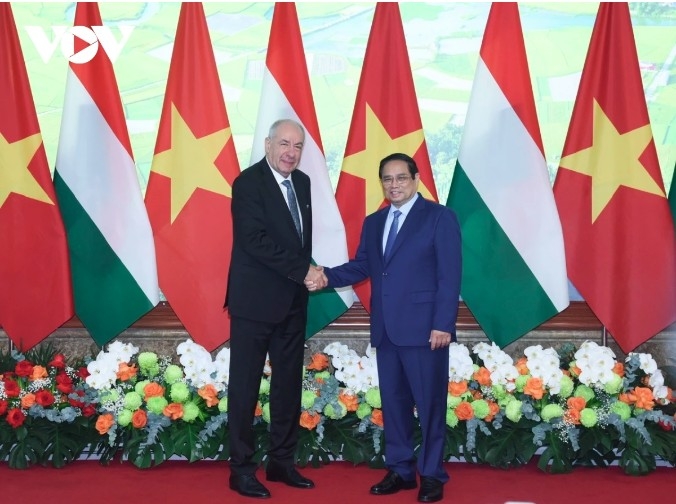 Prime Minister Pham Minh Chinh welcomes Hungarian President Sulyok Tamas