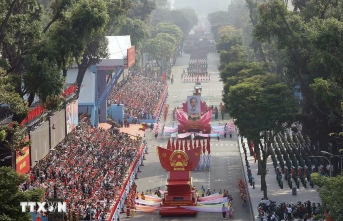 The grand military parade marking the 50th anniversary of the liberation of the South and national reunification. (Photo: VNA)
