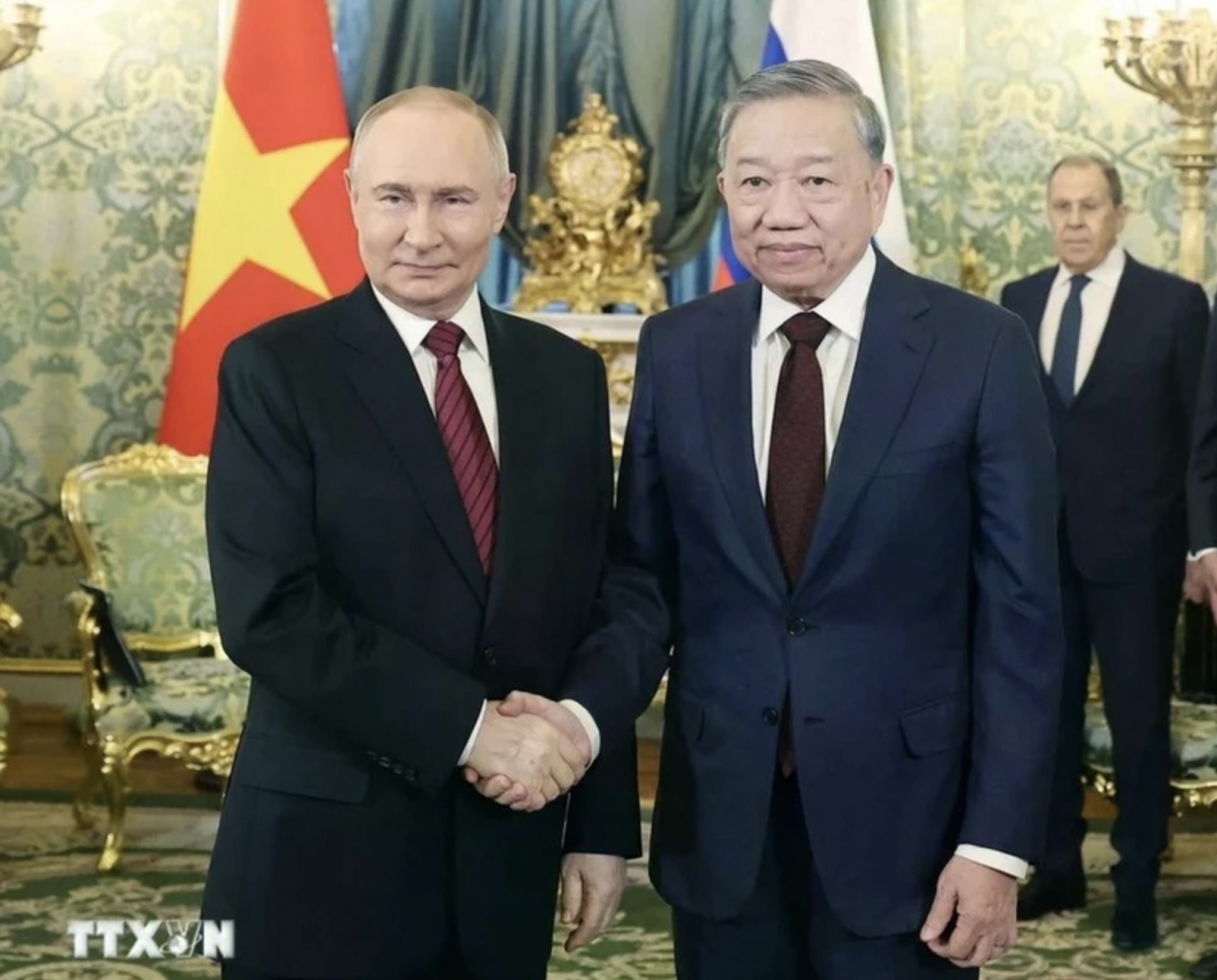 General Secretary of the Communist Party of Vietnam Central Committee To Lam (R) and Russian President Vladimir Putin at their talks in Moscow. (Photo: VNA)