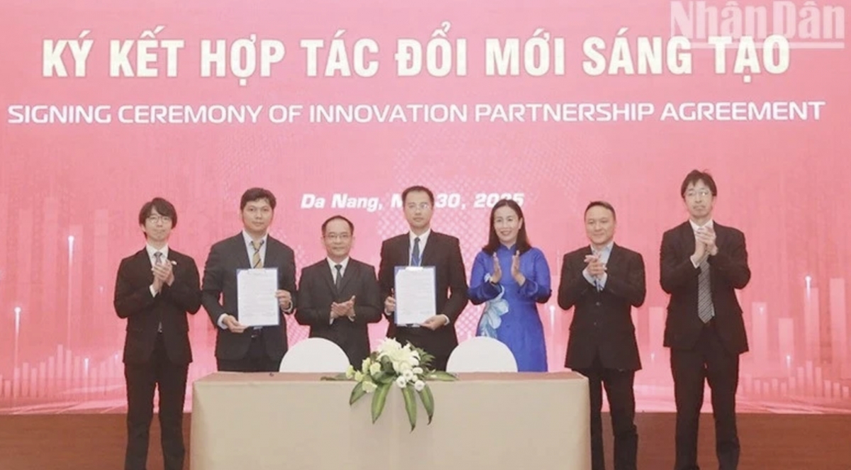 At the signing ceremony of innovation partnership agreement (Photo: nhandan.vn)
