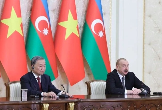 General Secretary of the Communist Party of Vietnam Central Committee To Lam (left) and President of Azerbaijan Ilham Aliyev at the press conference. (Photo: VNA)