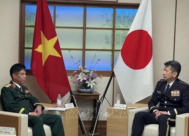 Sen. Lt. Gen. Nguyen Van Nghia, Deputy Chief of the General Staff of the Vietnam People’s Army (L) and General Morishita Yasunori, Chief of Staff of the Ground Self-Defence Force of Japan. (Photo: VNA)