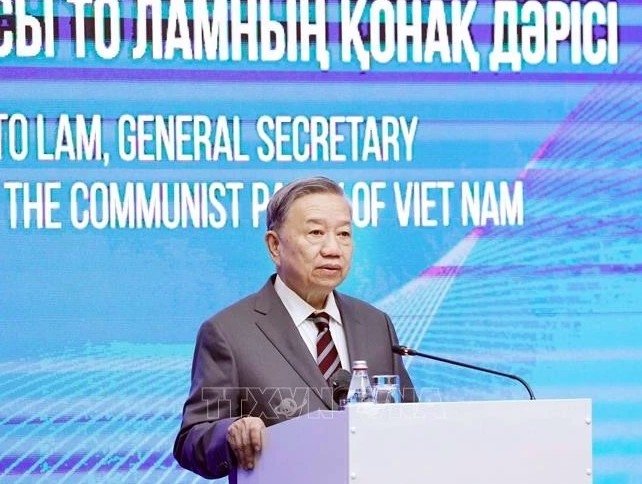 Party General Secretary To Lam delivers a policy speech at the Academy of Public Administration under the President of Kazakhstan on May 6. (Photo: VNA)