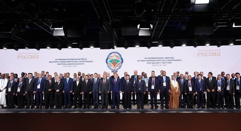Delegates to the 13th International Meeting of High Representatives for Security Issues pose for a group photo. (Photo: VNA)