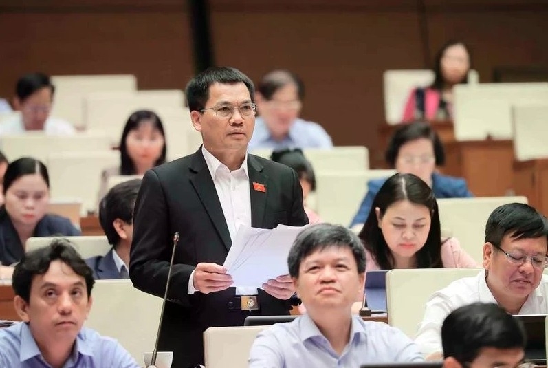Deputies discuss draft laws presented to the National Assembly during its ongoing 9th session.
(Photo: VNA)