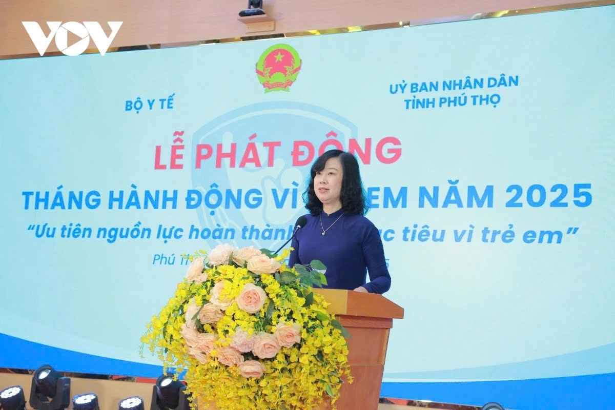 Health Minister Dao Hong Lan calls on localities to pool resources to achieve goals for children. during the launch of the Action Month for Children in Phu Tho province on May 31