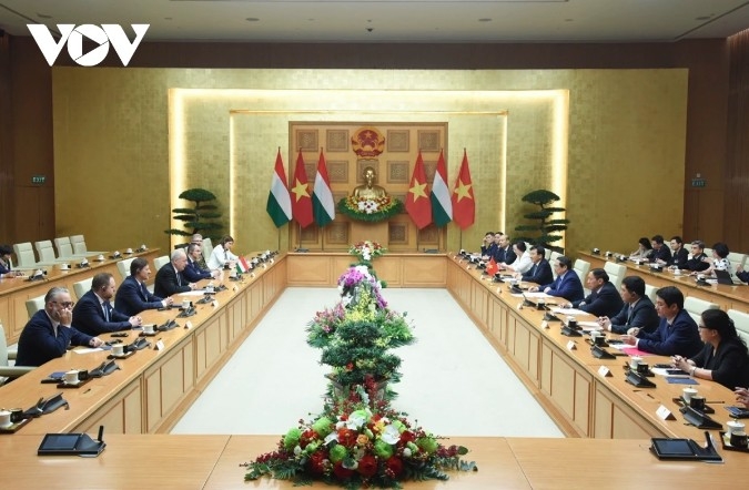 Both sides consent to continue effectively implementing bilateral agreements, bolster cooperation in traditional fields, and expand collaboration into areas of mutual strength and complementary needs.