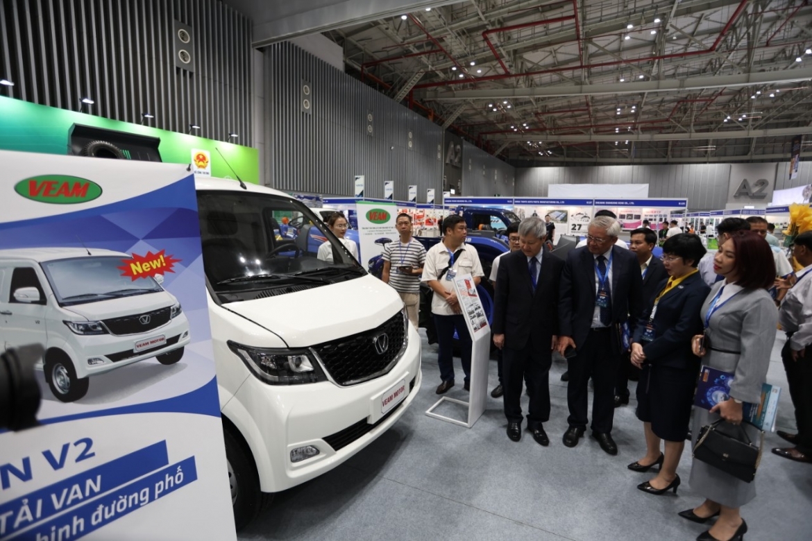Autotech &amp; Accessories 2025 in Ho Chi Minh City attracts many visitors. (Photo: baodautu.vn)