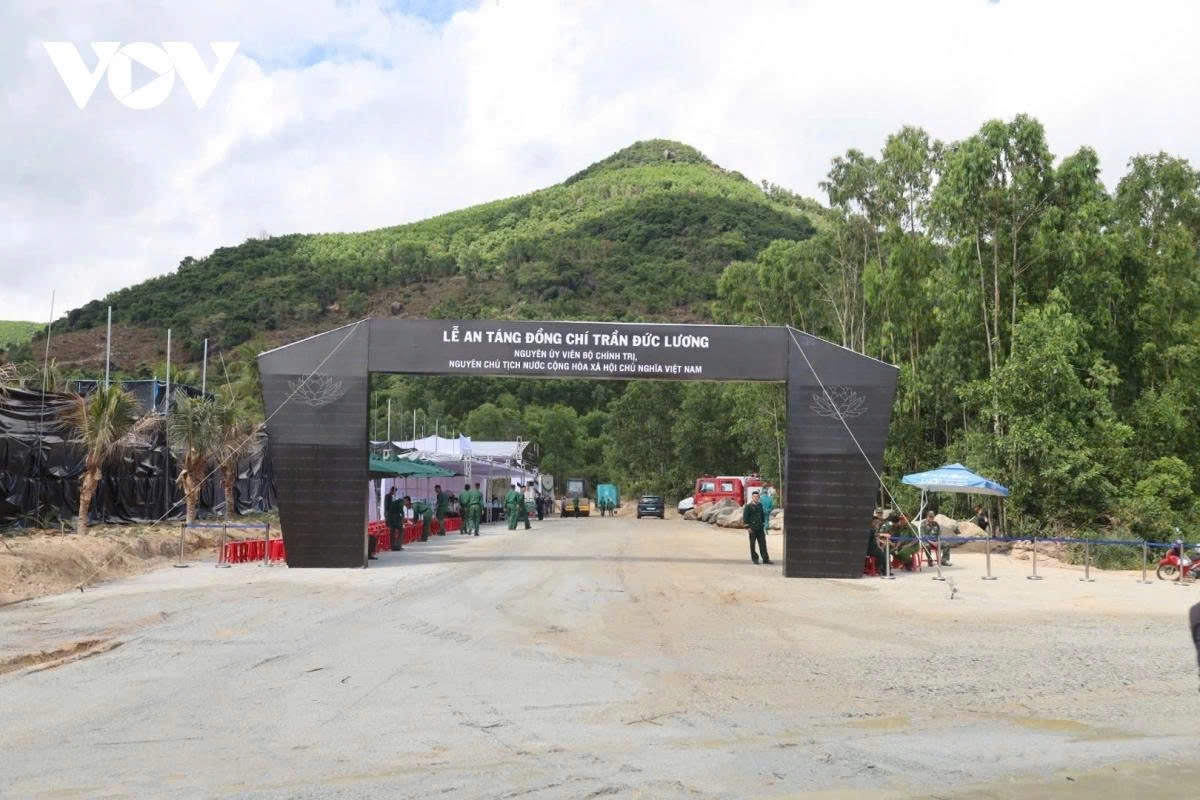 The burial ceremony for former President Tran Duc Luong at his hometown cemetery in central Quang Ngai province.